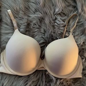 Women’s Tshirt Bra Victoria’s Secret Size 38C